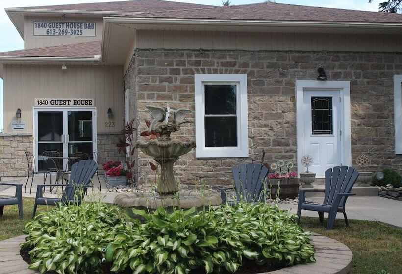 مبيت وإفطار 1840 Guest House