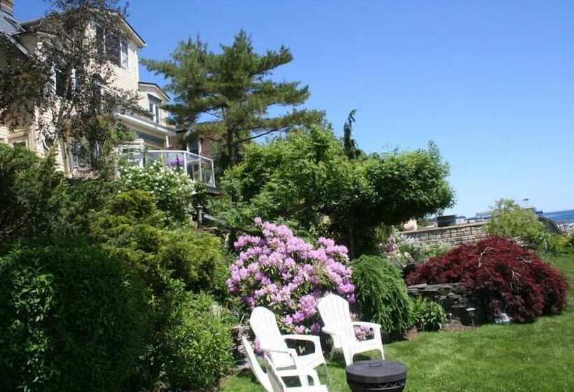 A Boat To Sea Bed & Breakfast