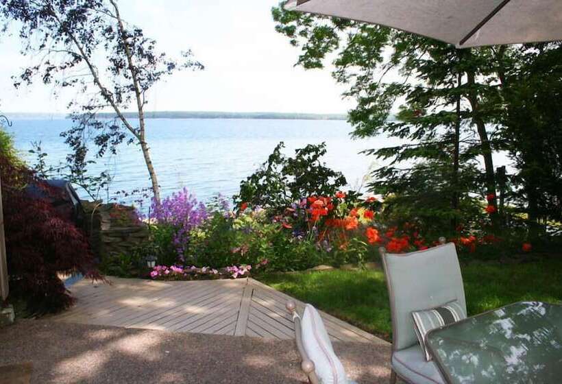 A Boat To Sea Bed & Breakfast