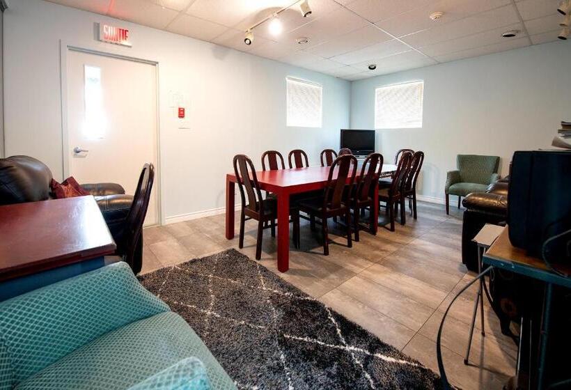 הוסטל Auberge Internationale Espace Globetrotter