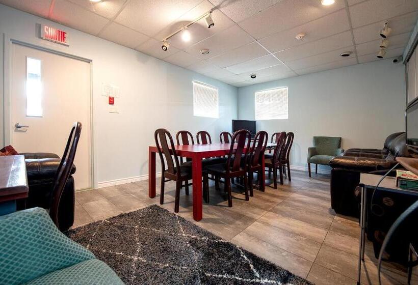 הוסטל Auberge Internationale Espace Globetrotter