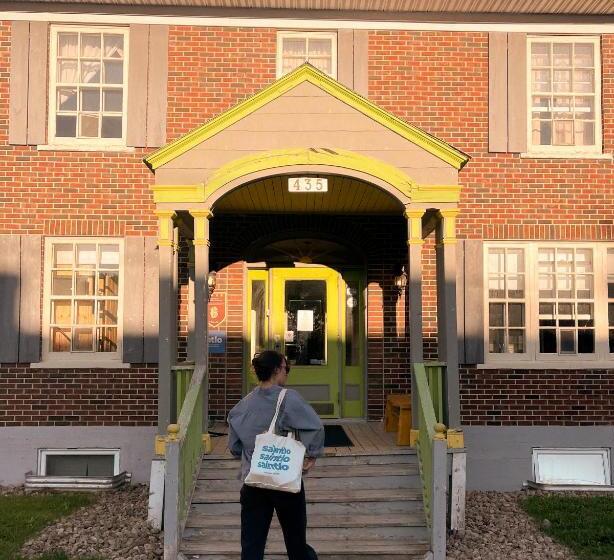 Общежитие La Secousse