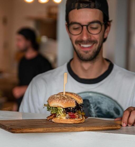 Общежитие La Secousse