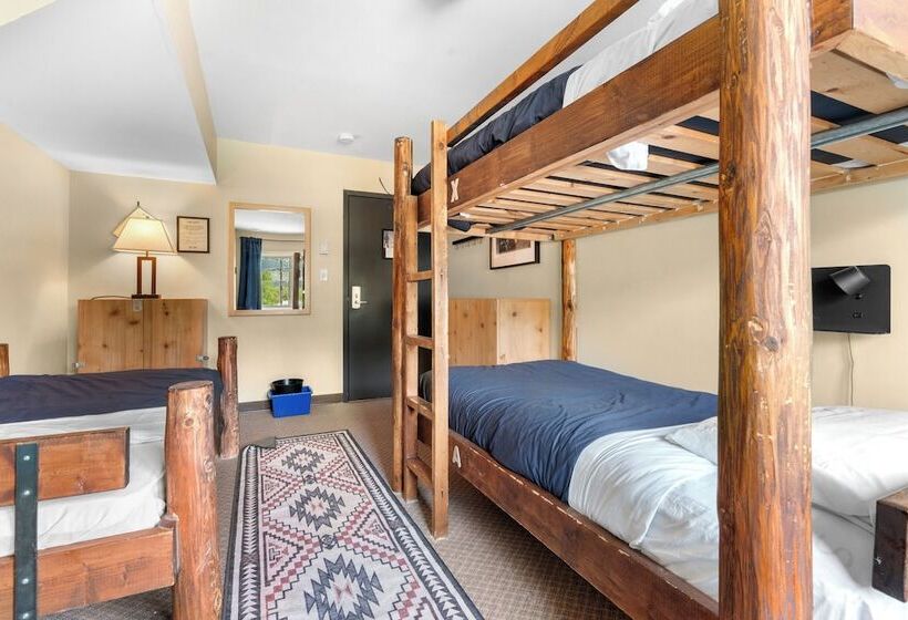 فندق صغير Squamish Adventure Inn