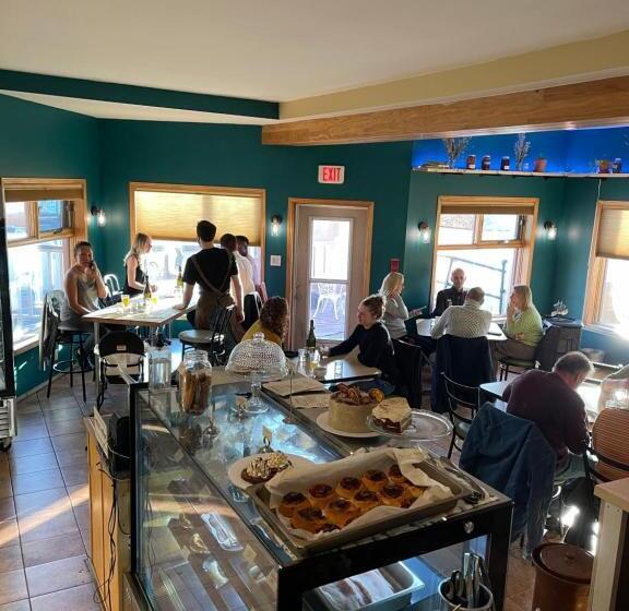 مبيت وإفطار Aurora Bayside Inn