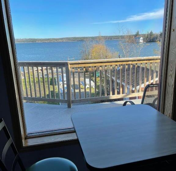 مبيت وإفطار Aurora Bayside Inn