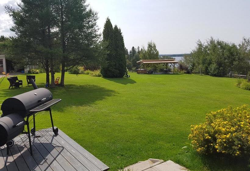 ベッドアンドブレックファースト Aux Pignons Gite