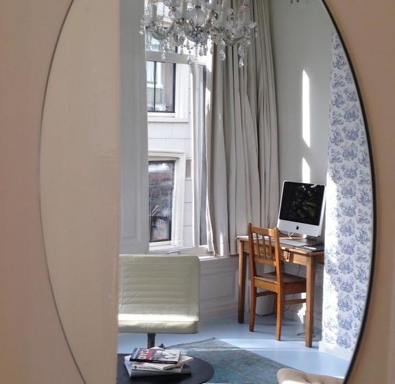 مبيت وإفطار Miauw Suites, Canal View City Centre