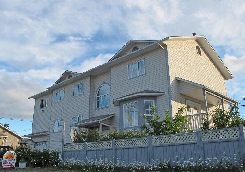 مبيت وإفطار Midnight Sun Inn