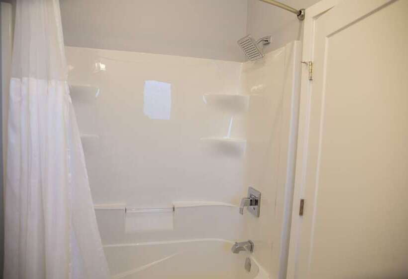 مبيت وإفطار Midnight Sun Inn