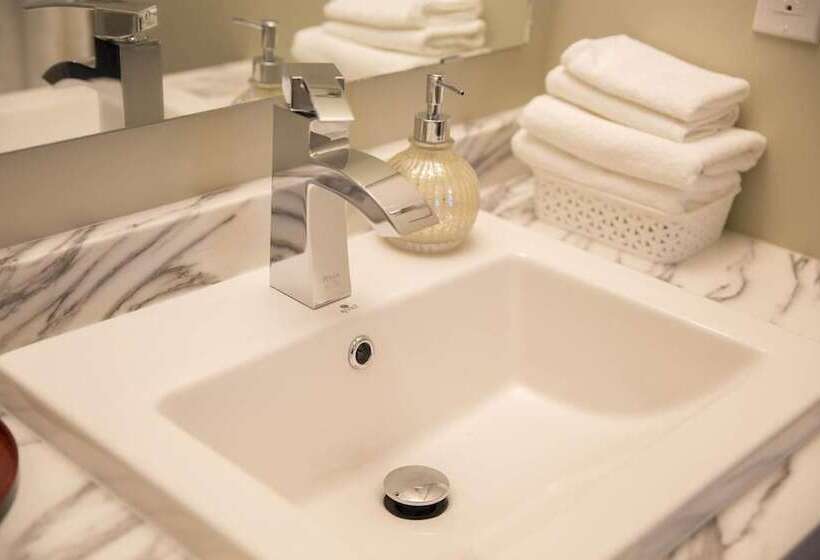 مبيت وإفطار Midnight Sun Inn