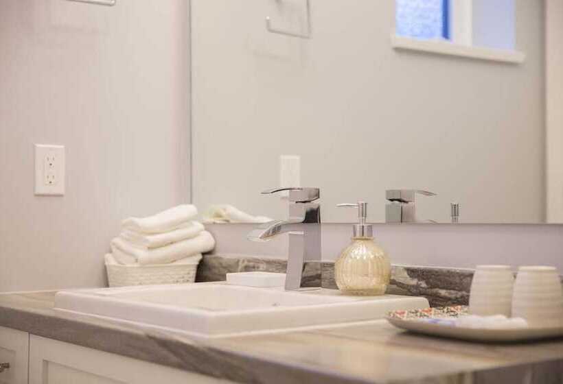 مبيت وإفطار Midnight Sun Inn