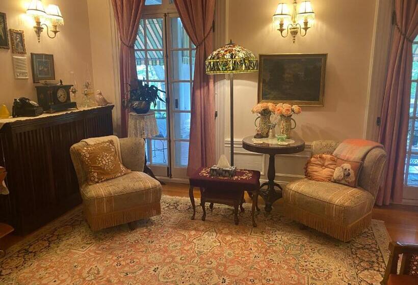 مبيت وإفطار Montrose Inn