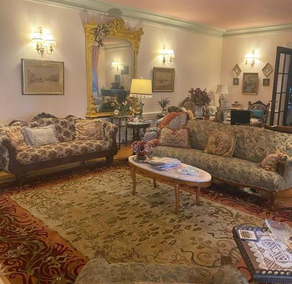 مبيت وإفطار Montrose Inn