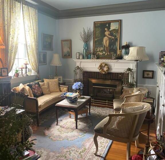 مبيت وإفطار Montrose Inn