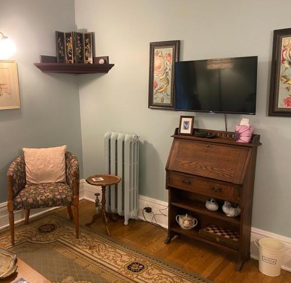 مبيت وإفطار Montrose Inn