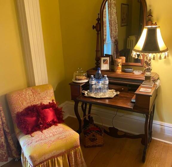 مبيت وإفطار Montrose Inn