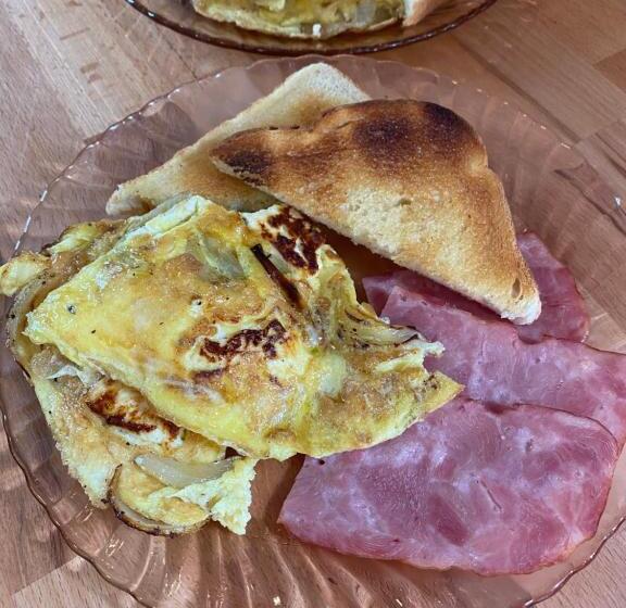 مبيت وإفطار Montrose Inn