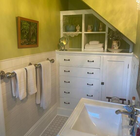 مبيت وإفطار Montrose Inn