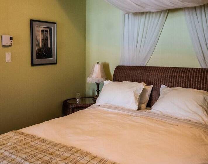 住宿加早餐  Une Fleur Au Bord De L Eau