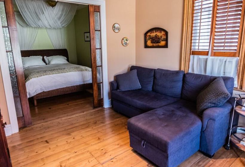 住宿加早餐  Une Fleur Au Bord De L Eau