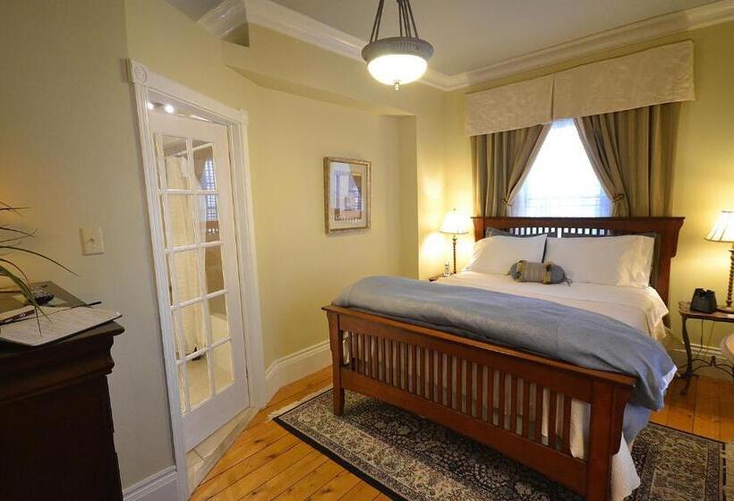 Briarwood Bed & Breakfast