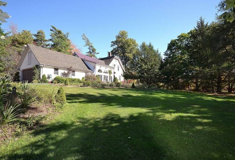 Briarwood Bed & Breakfast