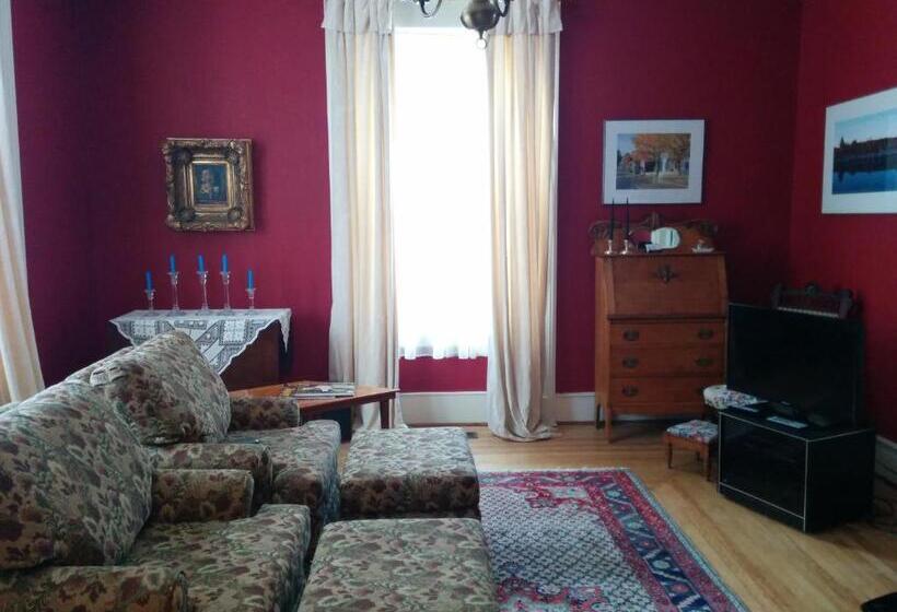 Fairmont House Bed & Breakfast