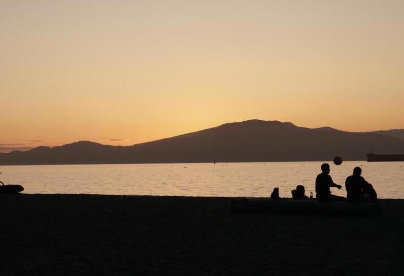 Hi Vancouver Jericho Beach   Hostel