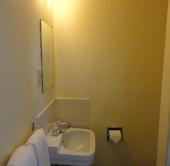 Hipwell's Motel