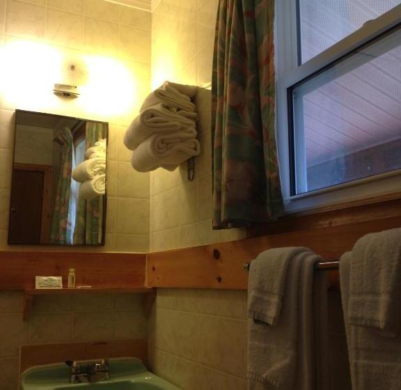 Hopewell Rocks Motel & Country Inn