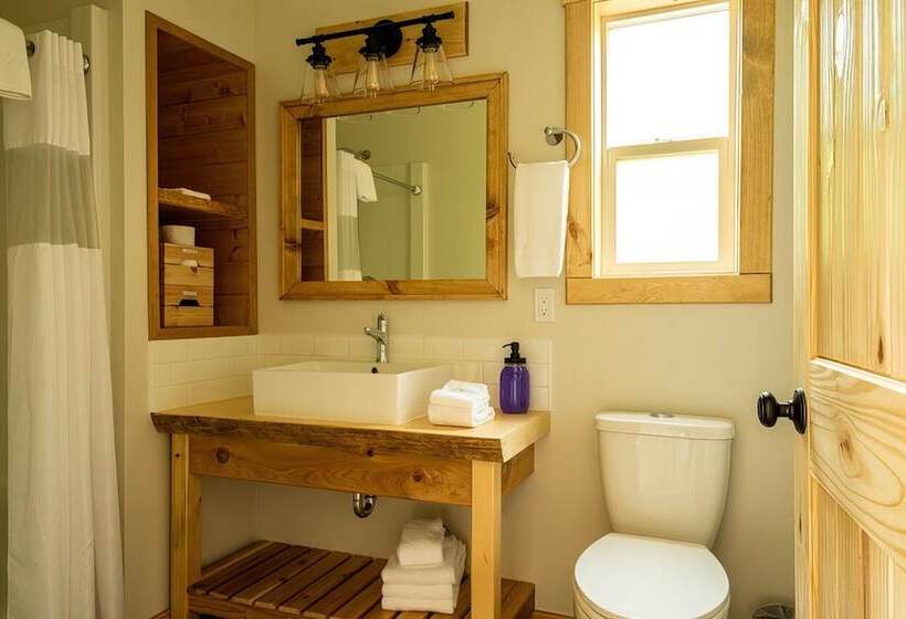 Отель Cabins West