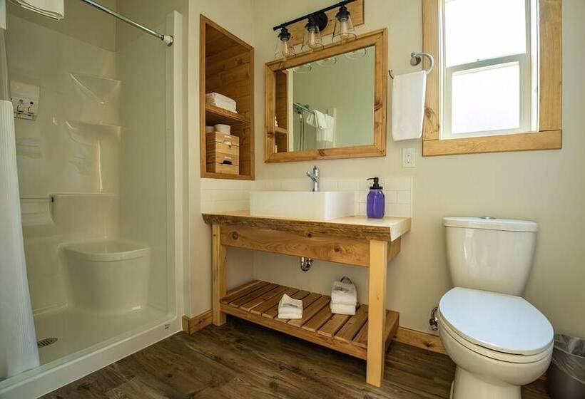 Отель Cabins West