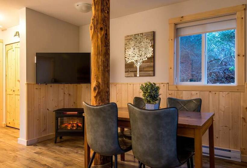 Отель Cabins West