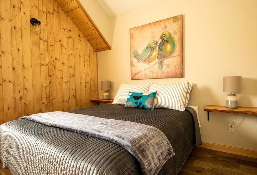 Отель Cabins West