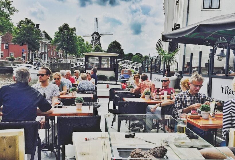 ホテル Café Restaurant T Raedhûs