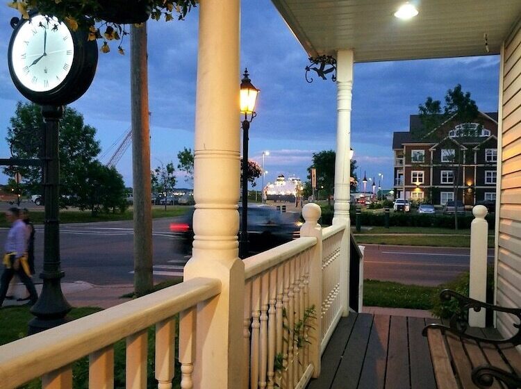 호텔 Inn On The Harbour