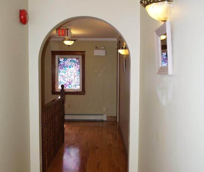 호텔 Inn On The Harbour