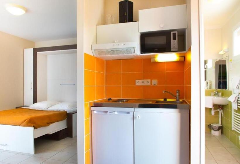 ホテル Le Port De Decize