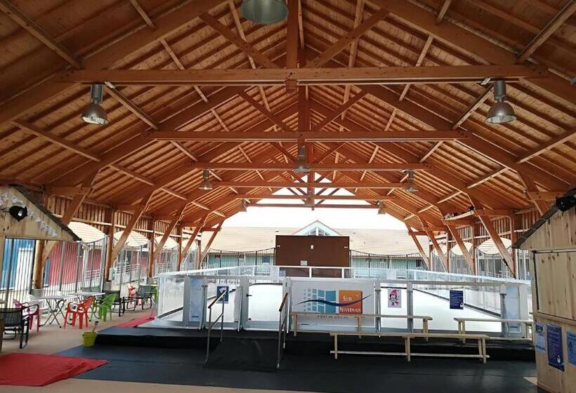 ホテル Le Port De Decize