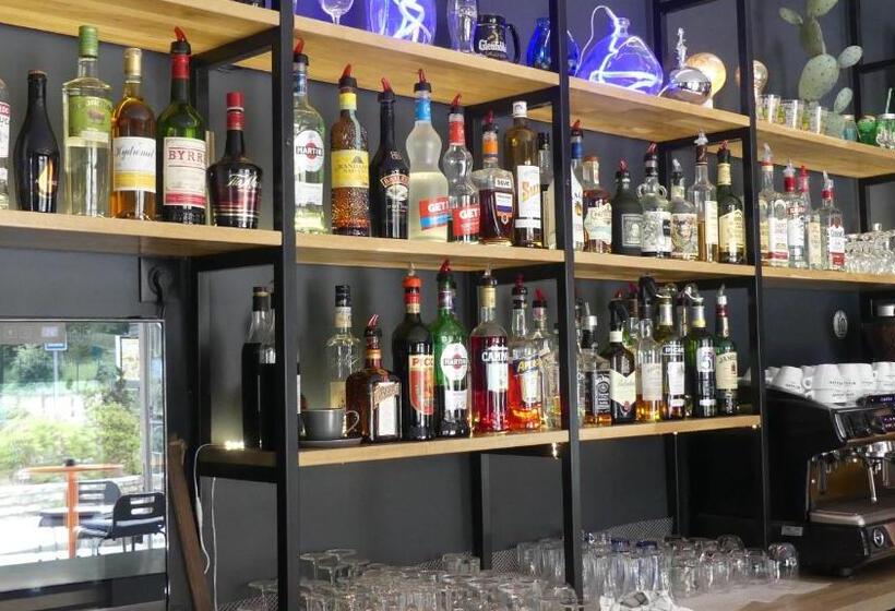 בית מלון כפרי Les Pins