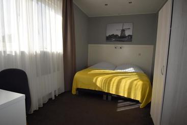 هتل Restaurant Het Roode Hert
