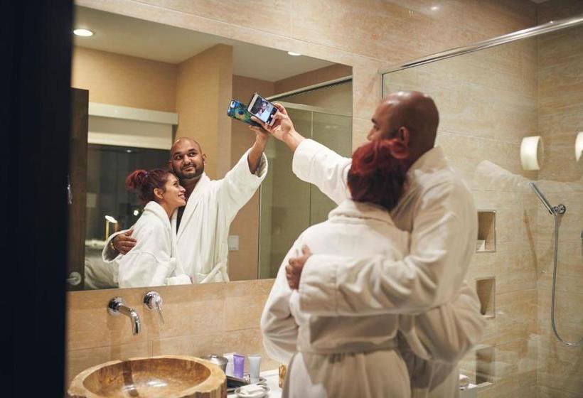 Отель The Luxus Boutique