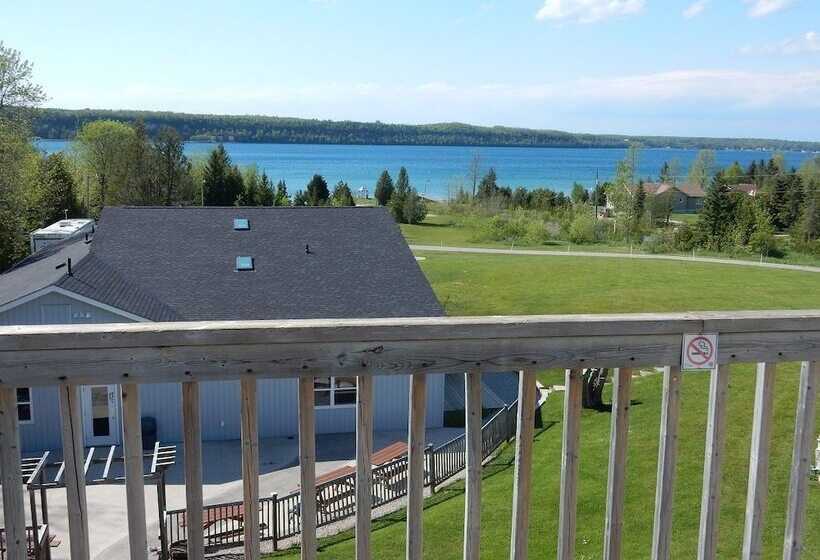 Отель Waterview On The Bay