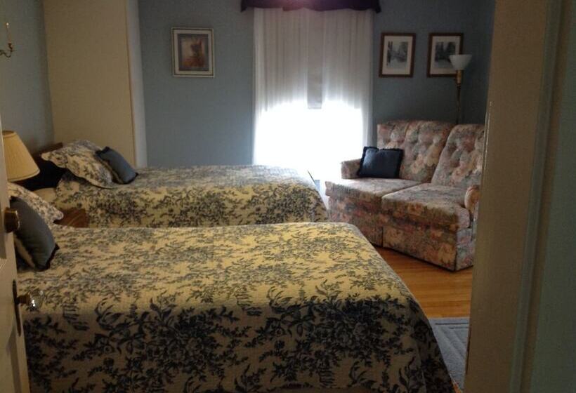 Maple Tourist Home Bed & Breakfast