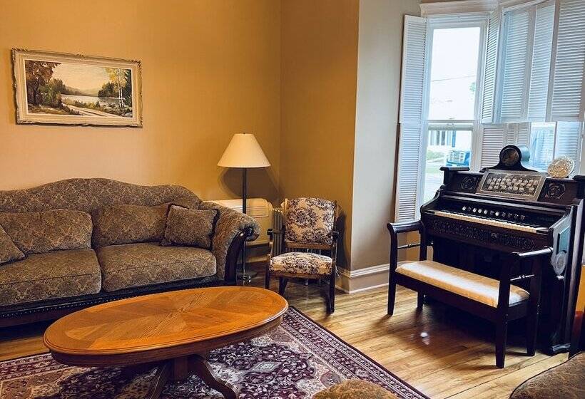 Mclean House Bed & Breakfast