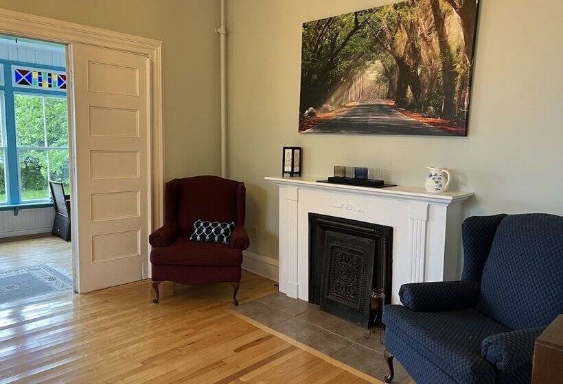 Mclean House Bed & Breakfast