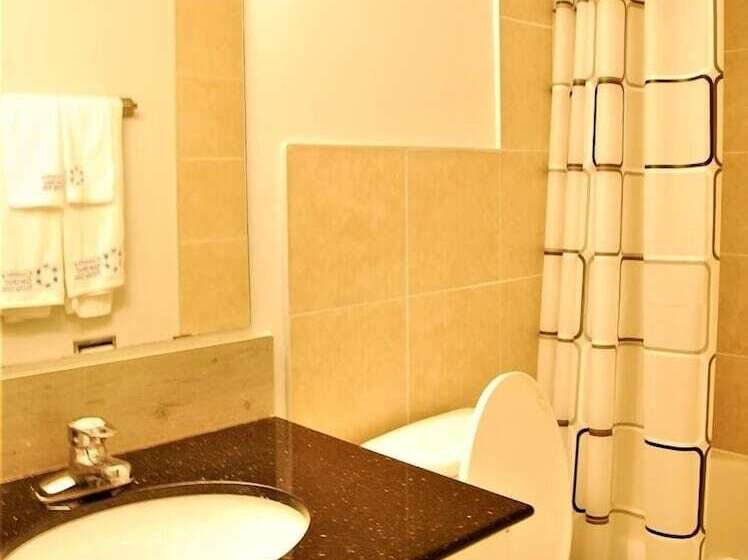 فندق على الطريق Country Garden Inn