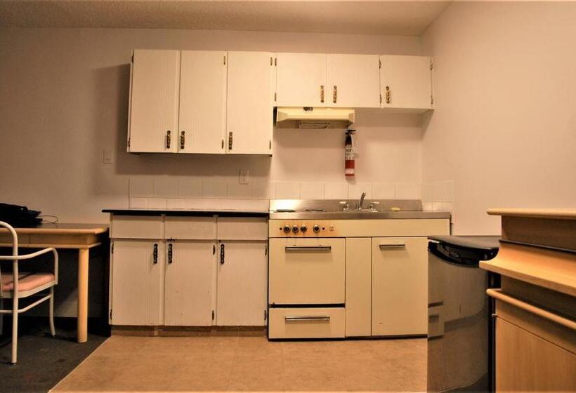 فندق على الطريق Country Garden Inn