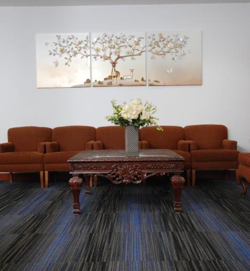 فندق على الطريق Country Garden Inn